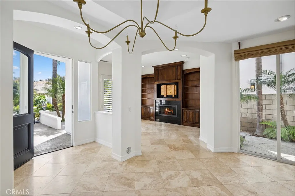 3 bed, 2.5 bath, 1655 sqft, $7,400 — Photo 3
