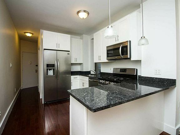 2nd image of 225 Bainbridge St #2L