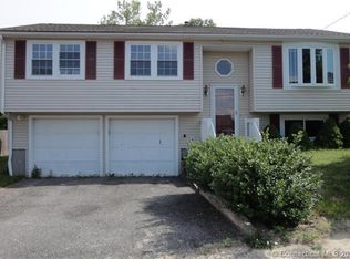 11 Cathy Ln, Waterbury, CT 06704