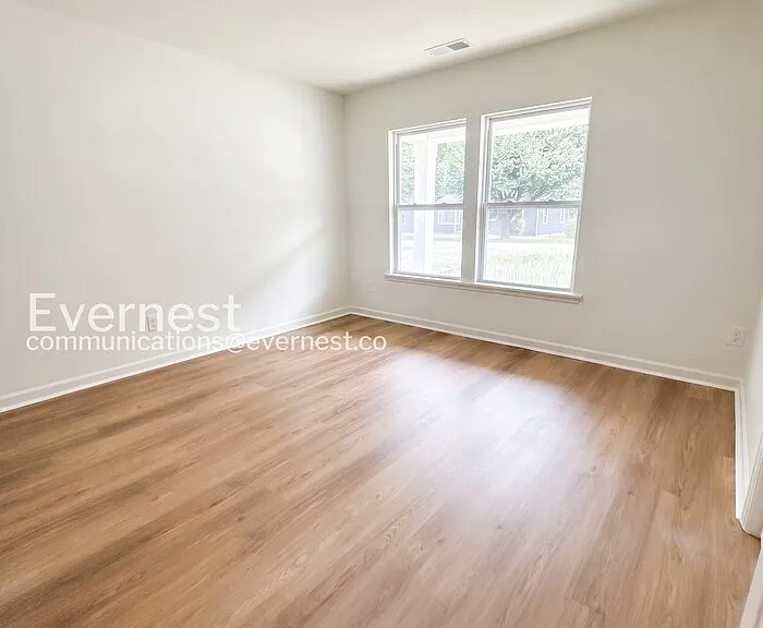 411 E Torbush Dr — Photo 11