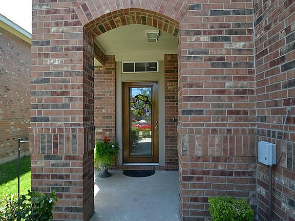 Arched front doorway inviting you inside.