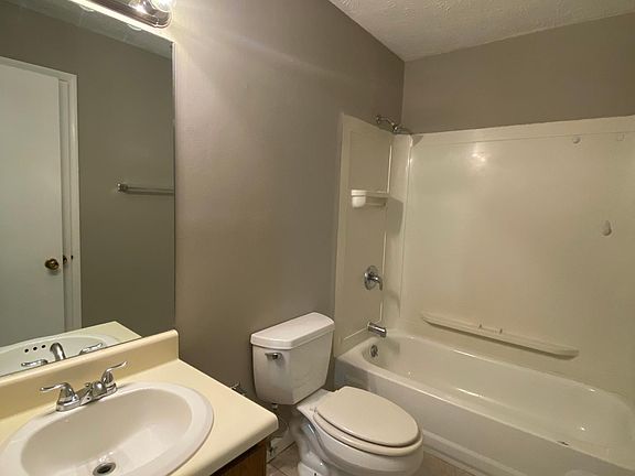 5th image of 2490 Hidden Cove Ct APT D