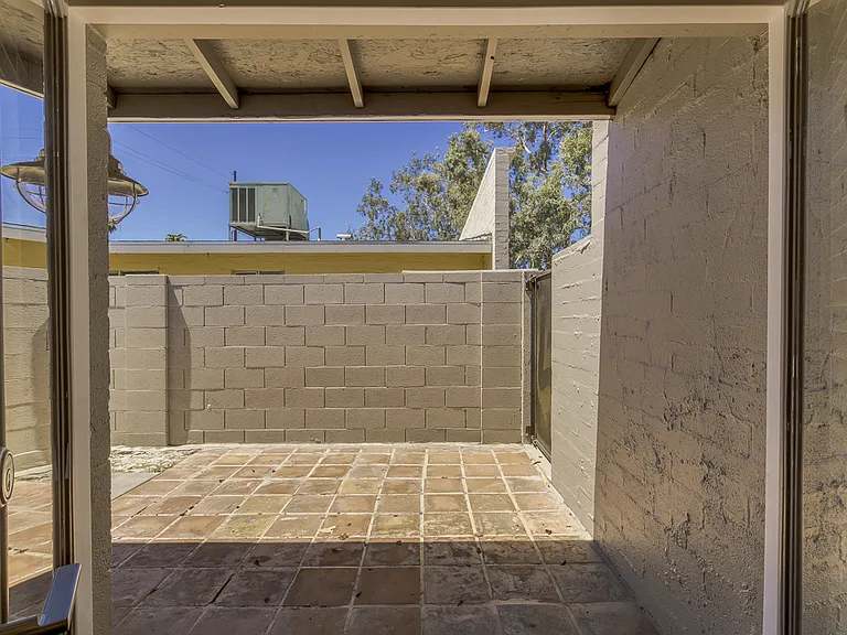 $0 First Month Rent! Remodeled 2 Bed Casita w/ Private Patio, W/D & Pool — Photo 28
