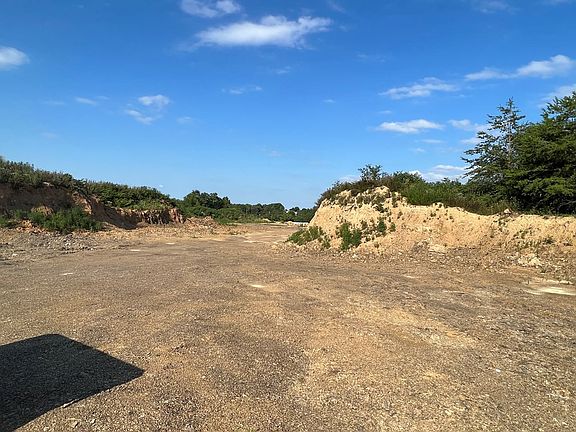 5th image of 25/70 W Highway 25/70