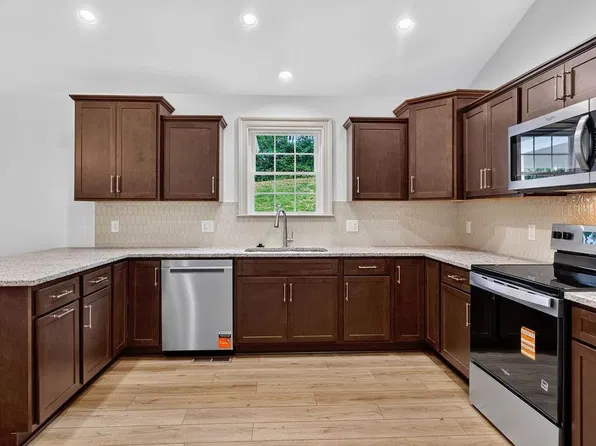 206 Langley Dr, Waynesboro, VA 22980