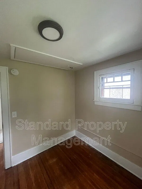3 bed, 1.0 bath, $1,700 — Photo 2