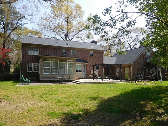 3rd image of 105 Bayberry Ct