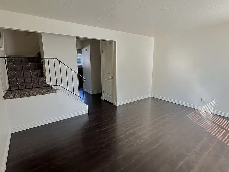 Creekside Oaks Apartments — Photo 17