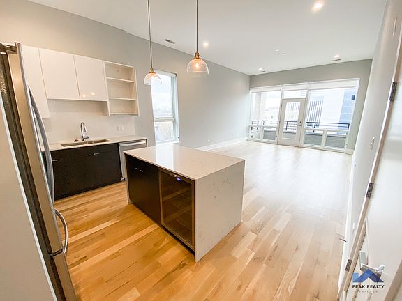 4th image of 1650 W Adams St #2408943