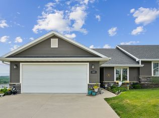 557 Tanzanite Dr, Dubuque, IA 52001