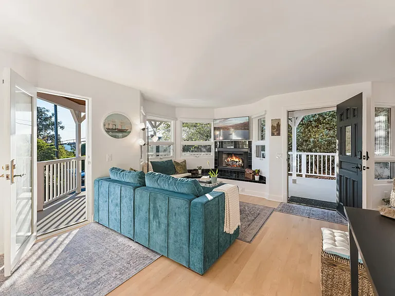 2570 Lillie Ave — Photo 13