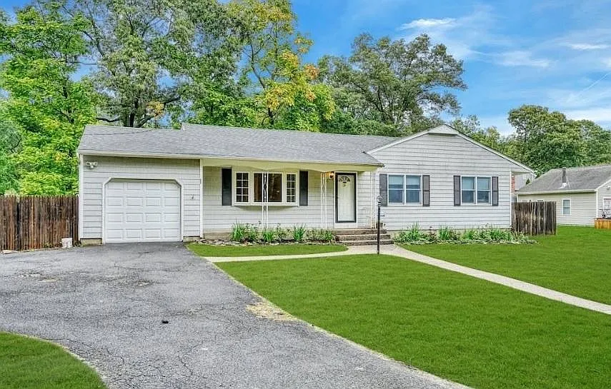 5 bed, 2.5 bath, 1262 sqft, $5,460 — Photo 2