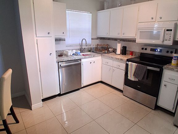 4th image of 490 SE 19th Ave APT 107