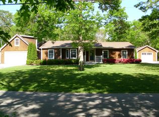 27 Jones Rd, East Quogue, NY 11942