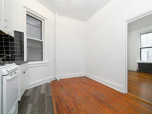 3rd image of 141 Essex St APT 1B