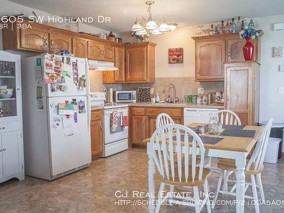 3rd image of 1605 SW Highland Dr #20-D