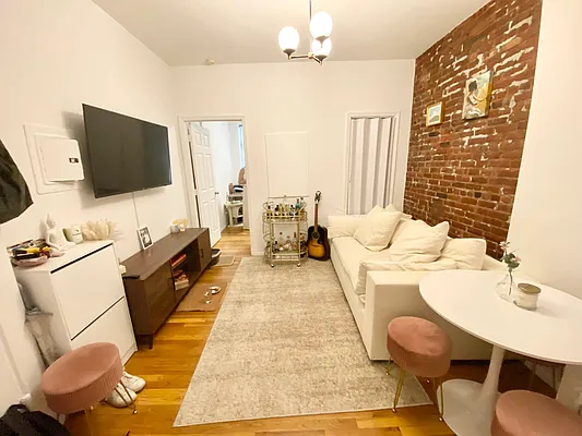 Rented by J PRESTON AND ASSOCIATES INC | media 8