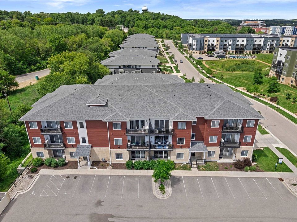 1st image of 1601 N Windsor Ave #102