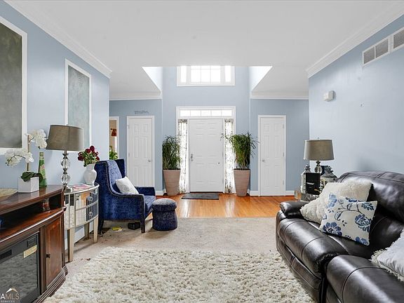 4th image of 215 Pebblecreek Pl SW