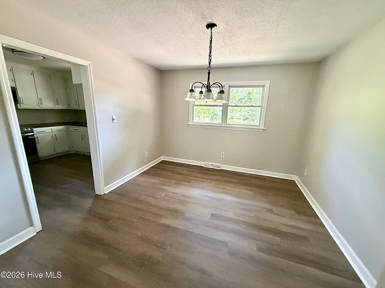27 Vermont Ave — Photo 19