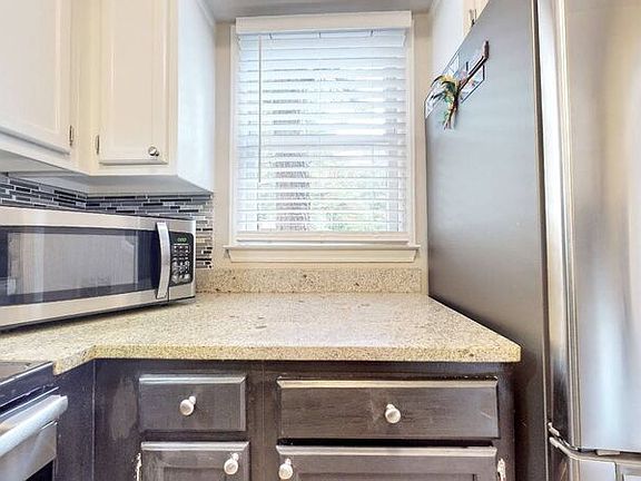 5th image of 913 Hearthridge Ct APT C
