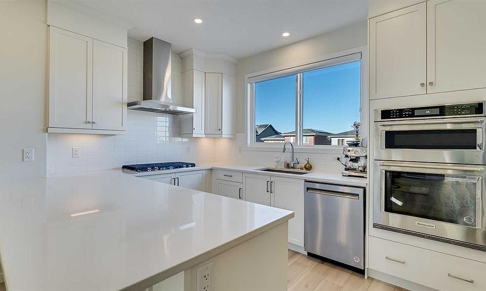 1st image of 18 S Amblehurst Path NW