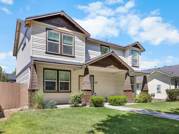 1331 NE 4th St, Redmond, OR 97756