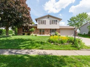 995 Colony Ln, Hoffman Estates, IL 60192