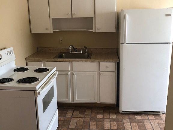 3rd image of 110 Wroe Ave APT 1