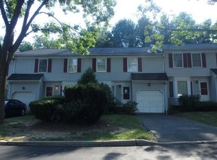 3 Carriage Ln, Englishtown, NJ 07726