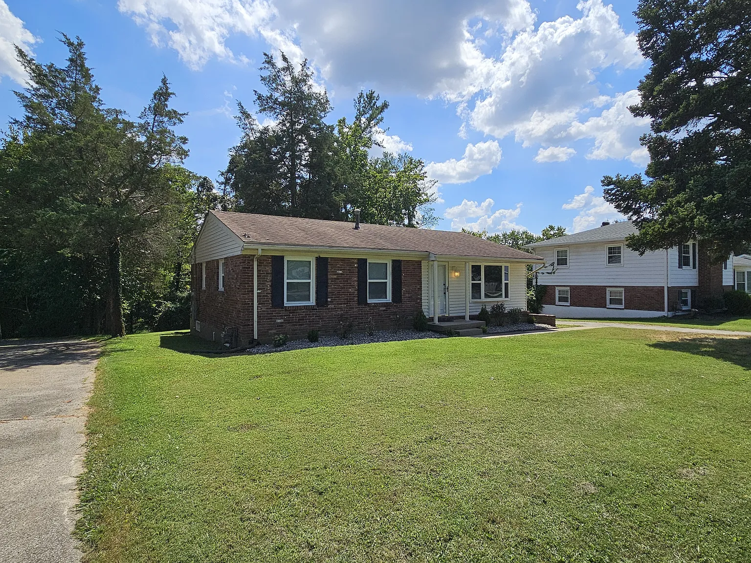3 bed, 2177 sqft, $2,100 — Photo 3