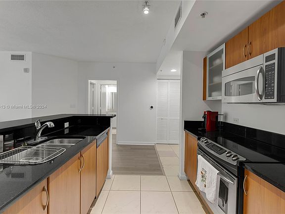 4th image of 18800 NE 29th Ave APT 430