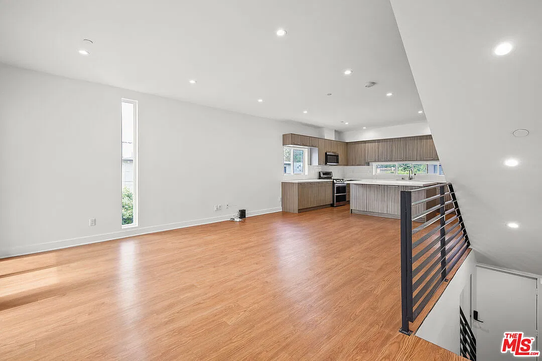 4 bed, 4.5 bath, 1700 sqft, $4,495 — Photo 4