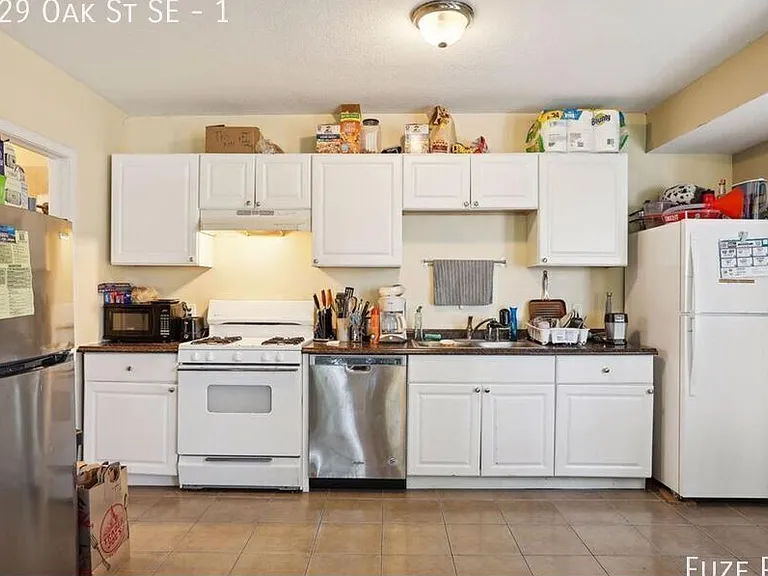 629 Oak St SE #1 — Photo 2