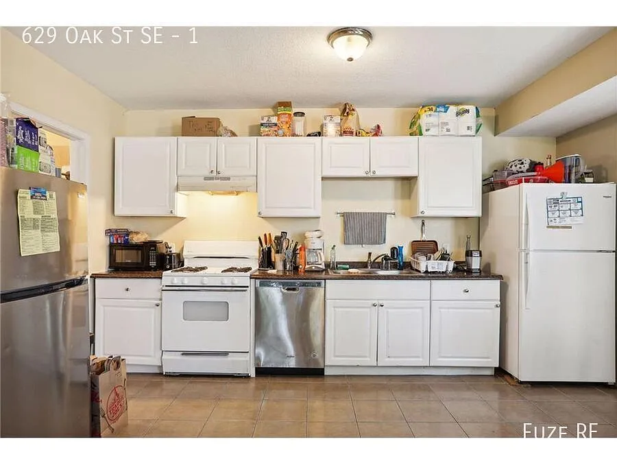 Building Photo - 629 Oak St SE #1