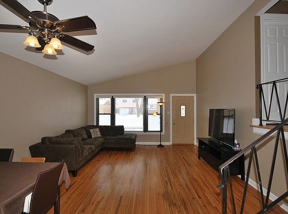 4th image of 10612 S Kolmar Ave