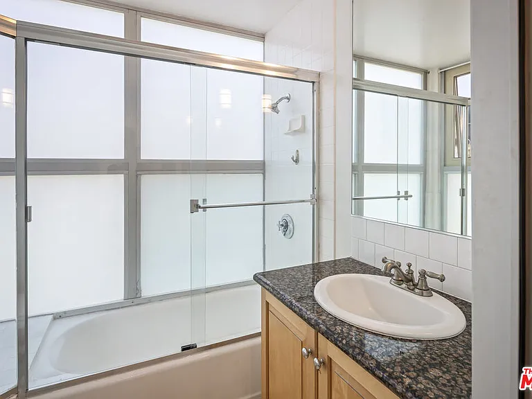 823 N Martel Ave #2 — Photo 12