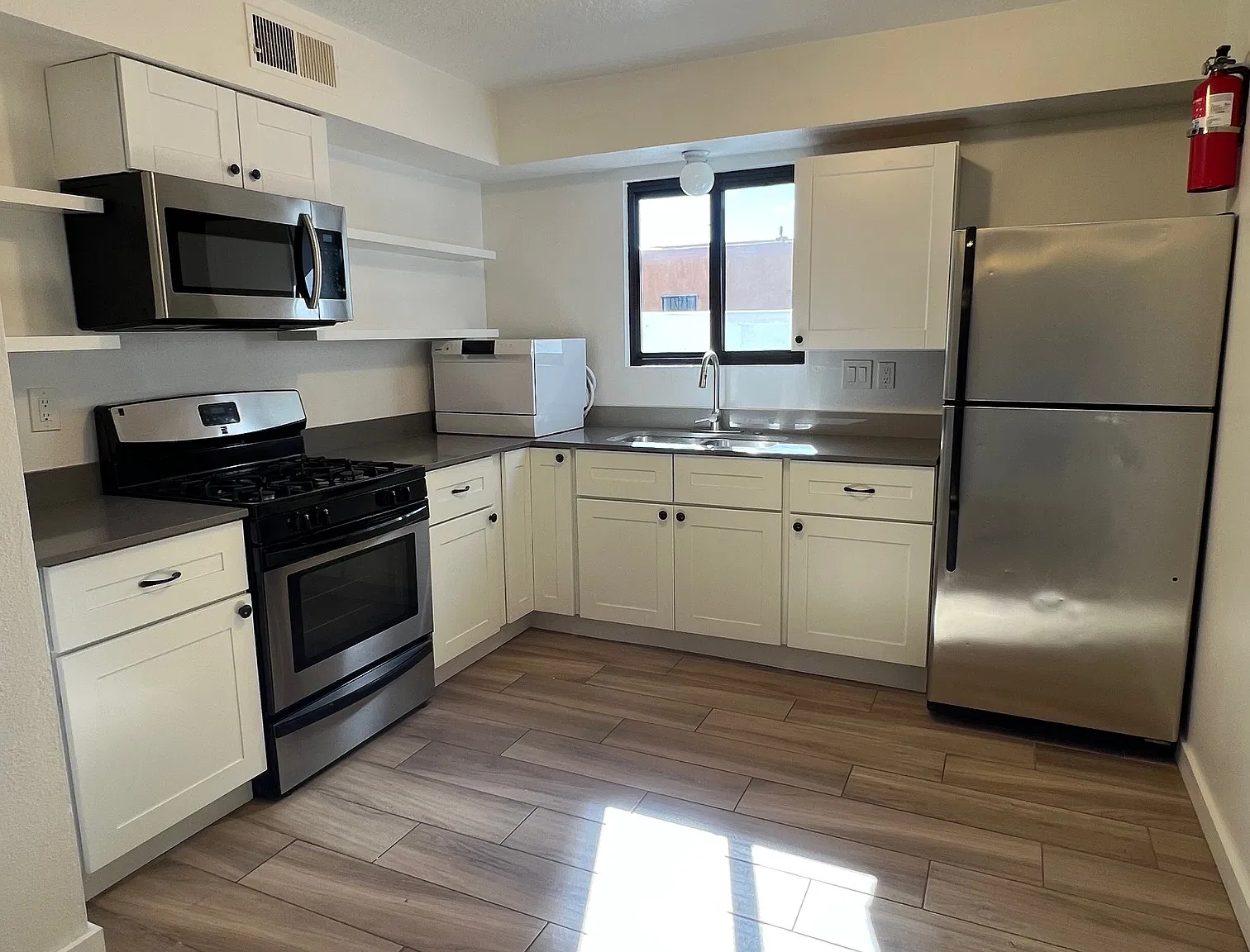 1300 Rufina Ln — Photo 1