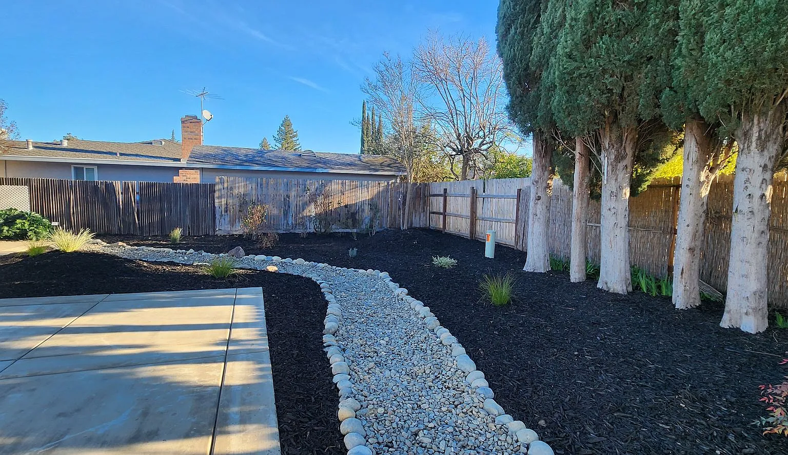 Beautiful 3 Bedroom 2 Bathroom Home in Greenhaven — Photo 3