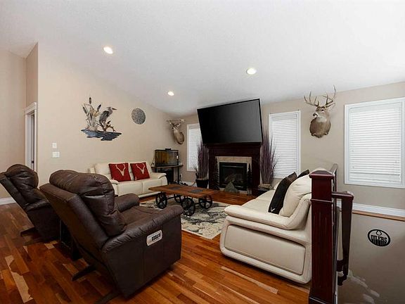 2nd image of 212 E Sandpiper Rd