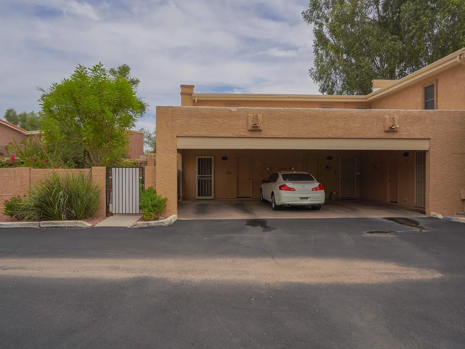10407 N 10th Place Unit 1, Phoenix Az — Photo 2