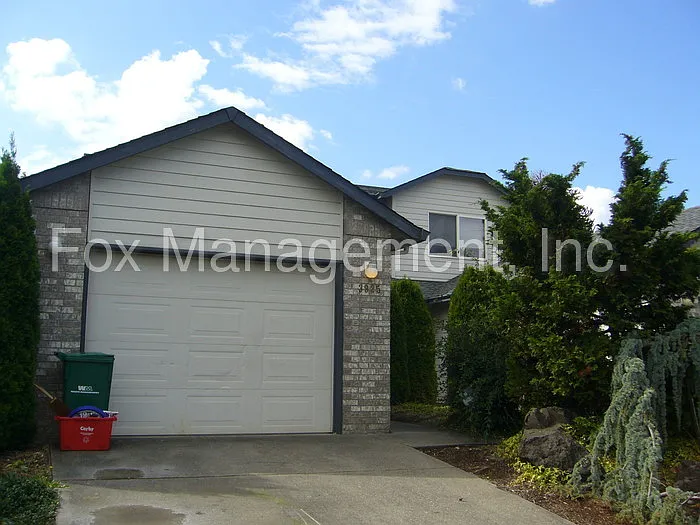 3925-3929 NE 149th Ave photo 1