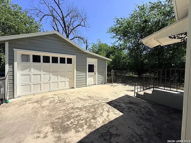 203 Hot Wells Blvd — Photo 11