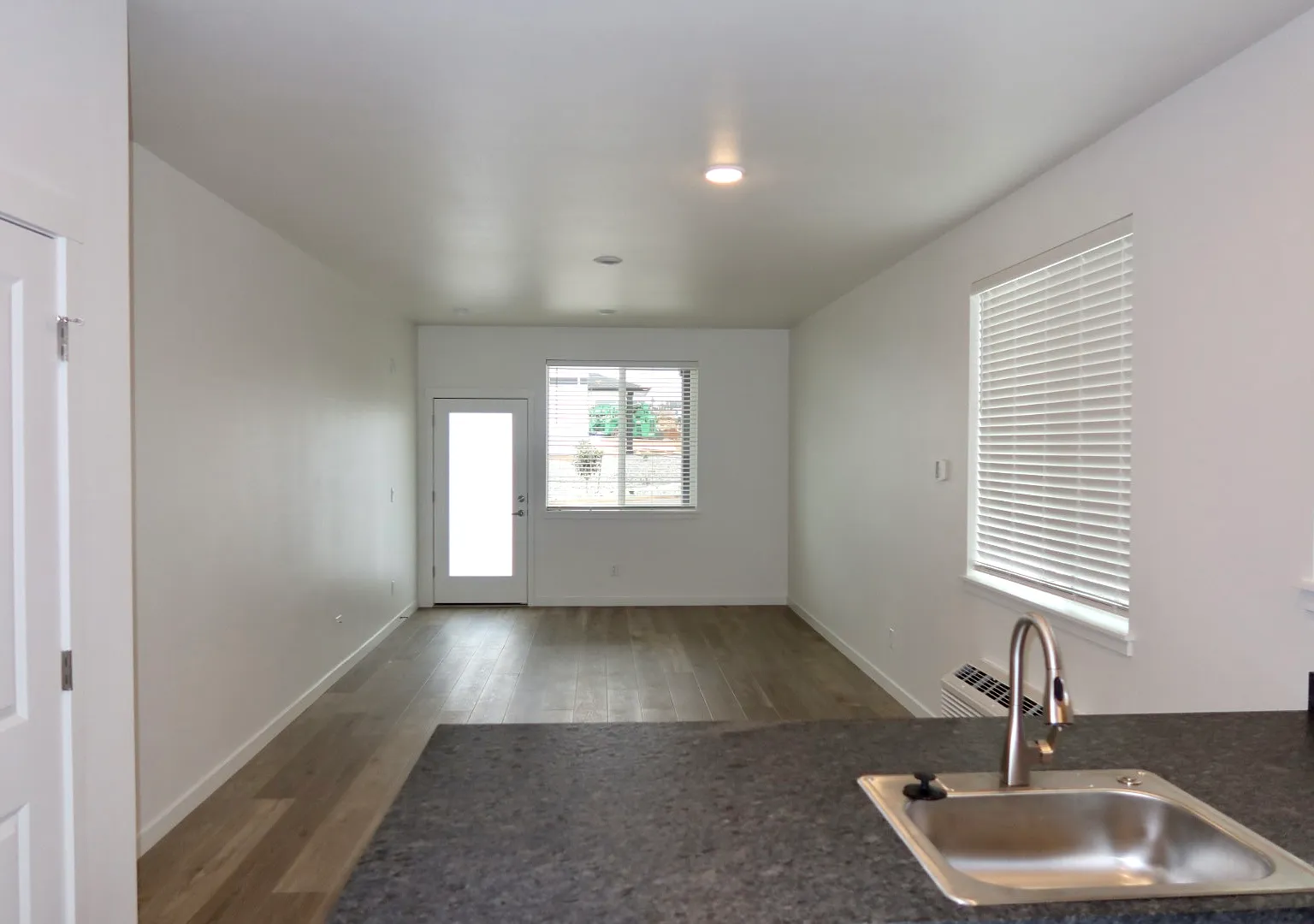 3 bed, 2.5 bath, 1335 sqft, $2,595 — Photo 3