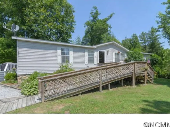 123 Shelter Cove Ln, Zirconia, NC 28790