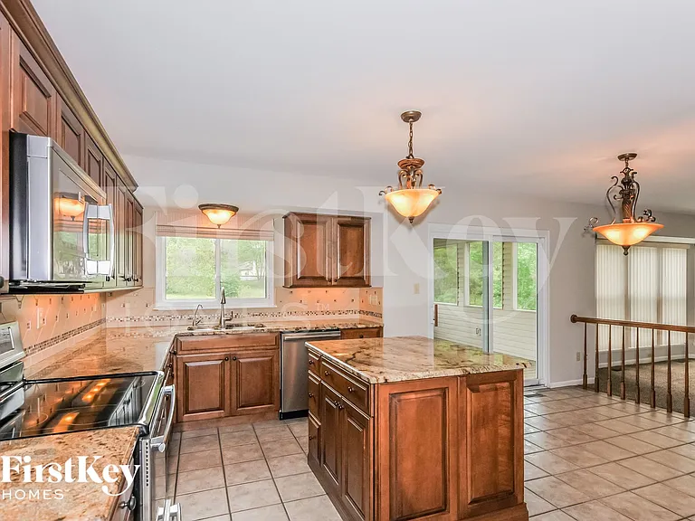 338 Forest Grove Ct — Photo 6