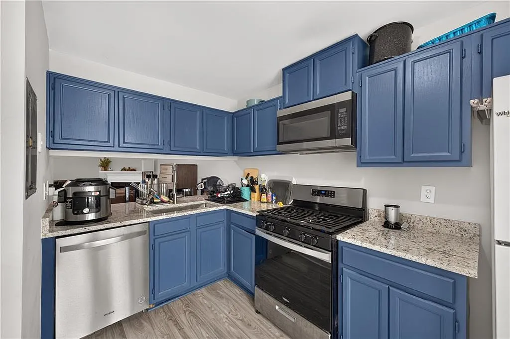 2 bed, 2.5 bath, 1164 sqft, $1,750 — Photo 3