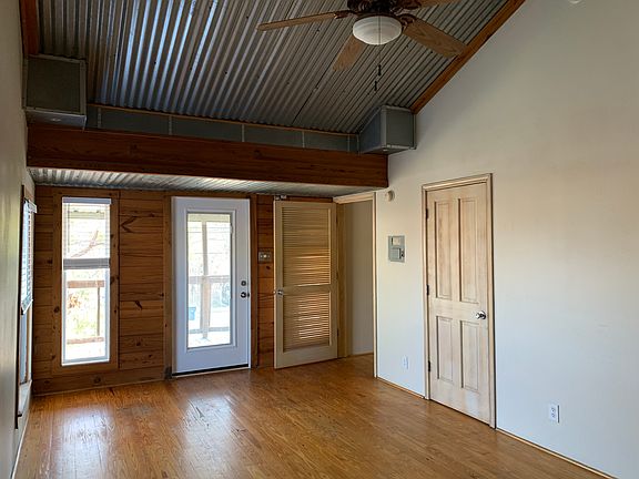 3rd image of 513 E Ashby Pl #4