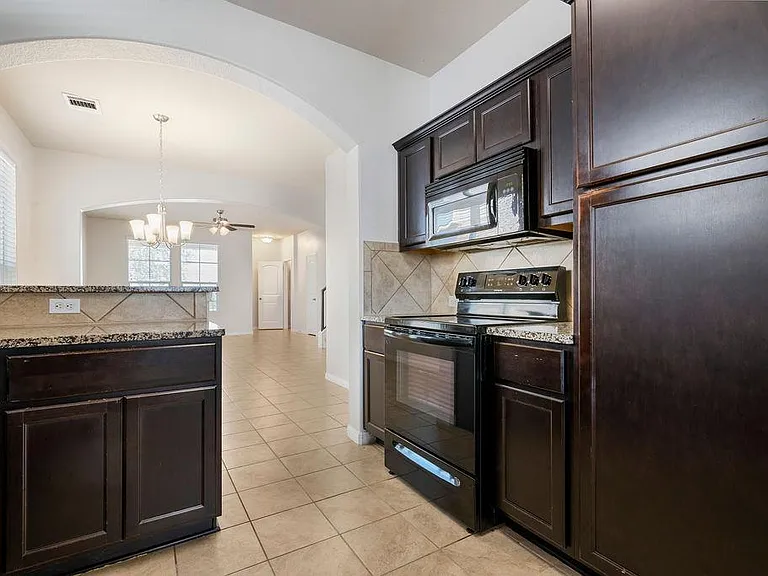 711 Katmai Cir — Photo 5
