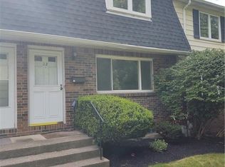22 Stoneledge Ct, Amherst, NY 14221